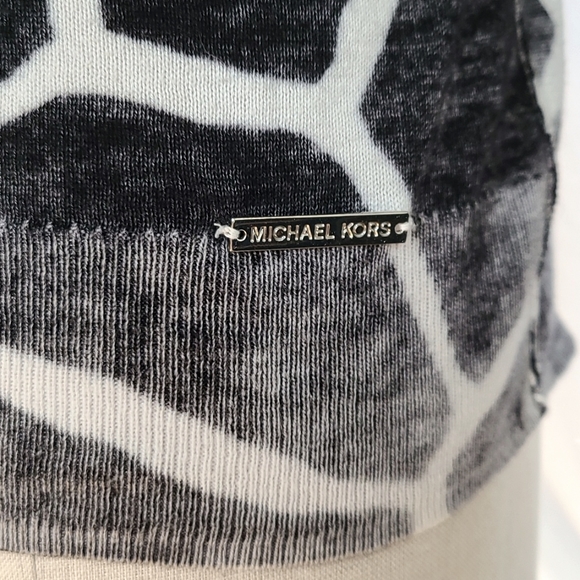 Michael Kors Reversible Giraffe Print Knit - Picture 4 of 7